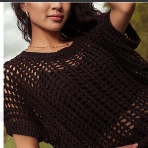 hinge  Black Short Sleeve crocheted Top /great Condition